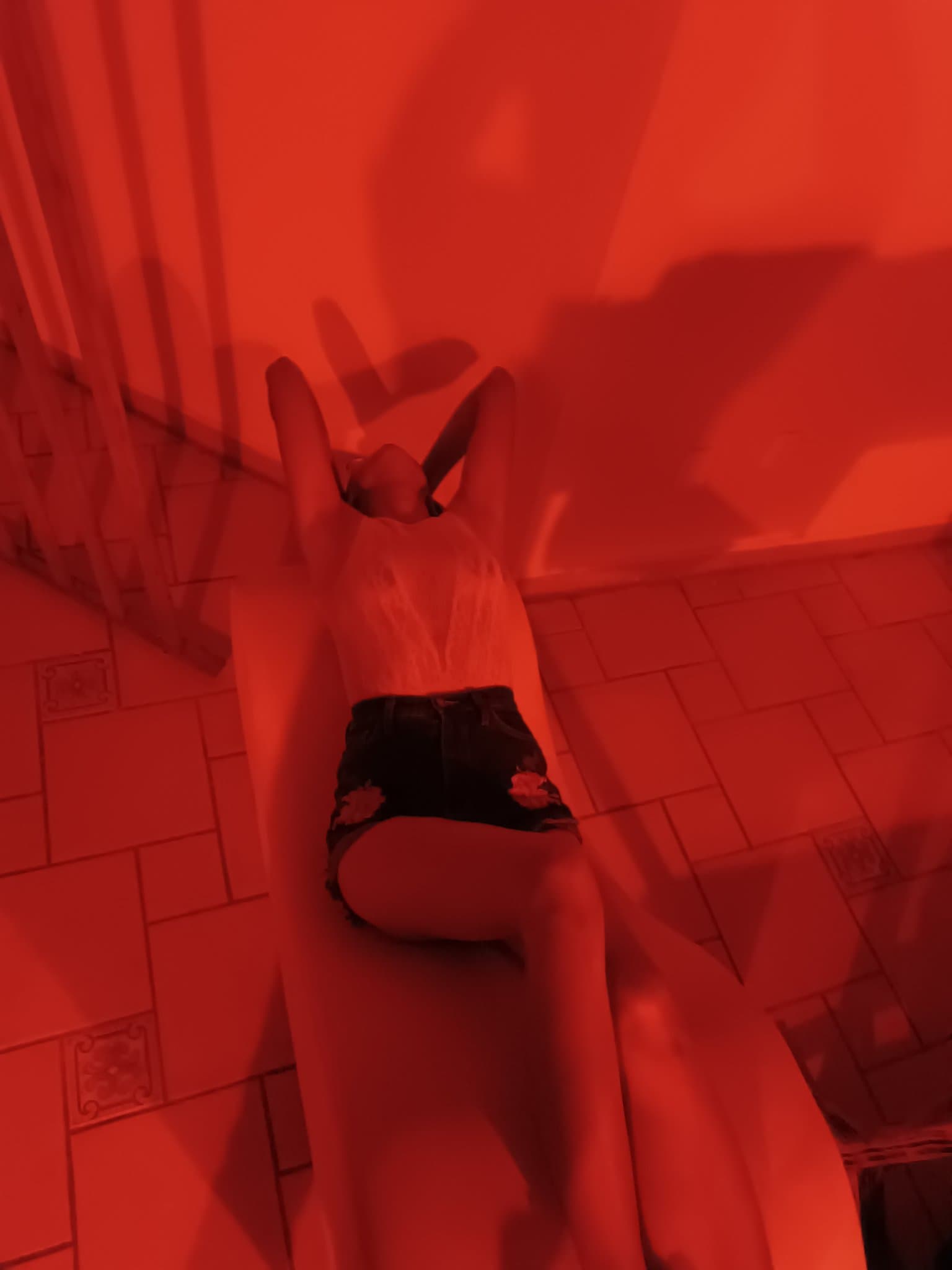 🔥 Esta noche, el rojo tiene secretos que el blanco no puede ocultar…
